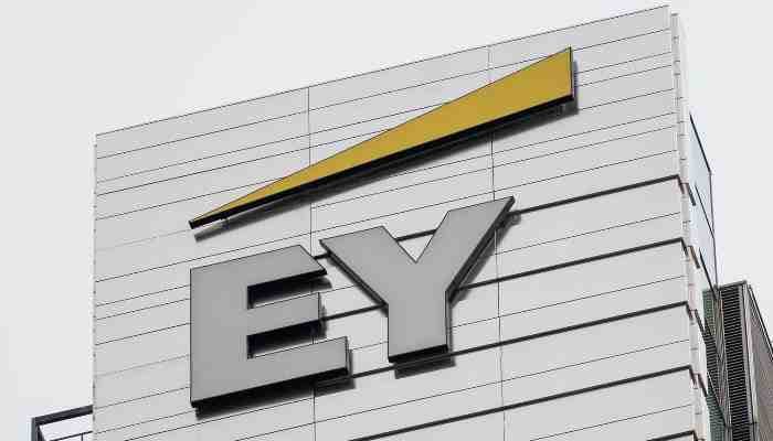 EY Hiring: 4500+ jobs including 300+ entry-level roles in India