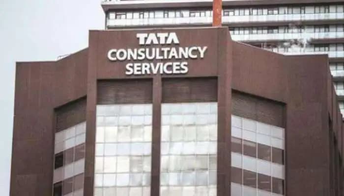 TCS is on Hiring Spree: 40,000 Freshers in FY26, Walk-in Drives