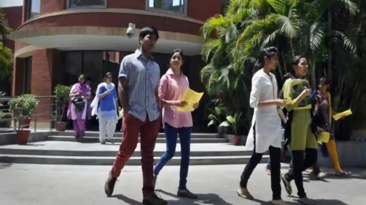 Delhi University Announces Hybrid Internship With Stipend Up to ₹60,000