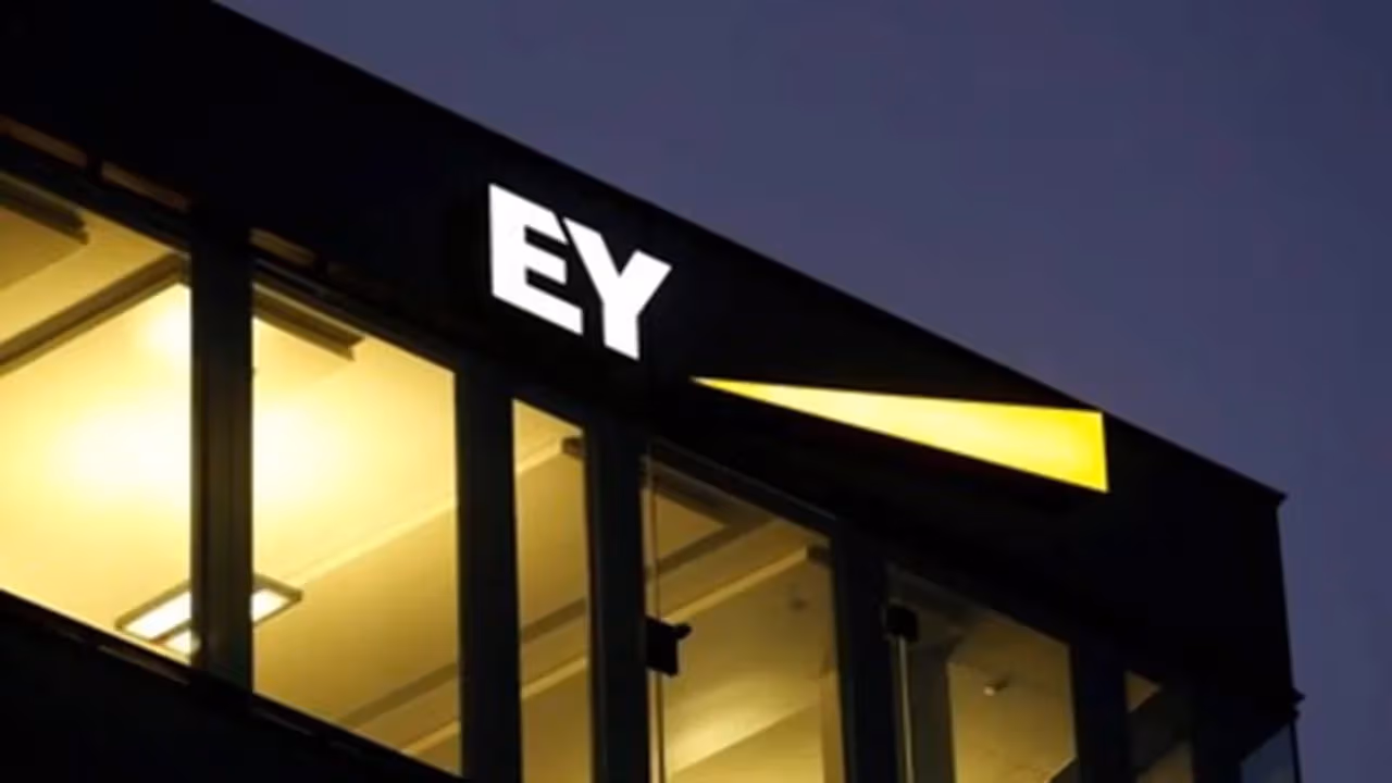 EY Opens Audit Internship – From October 2027 to March 2028