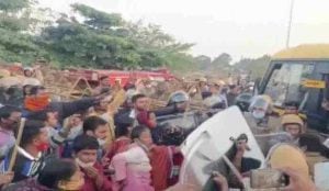 Contractual workers protest at Chhattisgarh power plant, 20 cops hurt