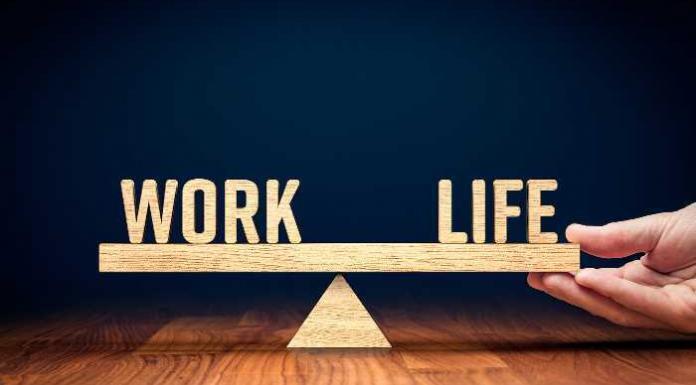 UK Company’s 15-Day Holiday Policy Fuels Work Culture Debate
