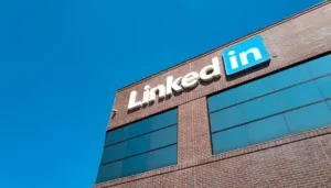 AI Tools Drive 45% Surge in LinkedIn Job Applications in 2025