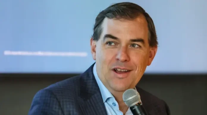 AWS CEO Warns Against Replacing Junior Employees with AI